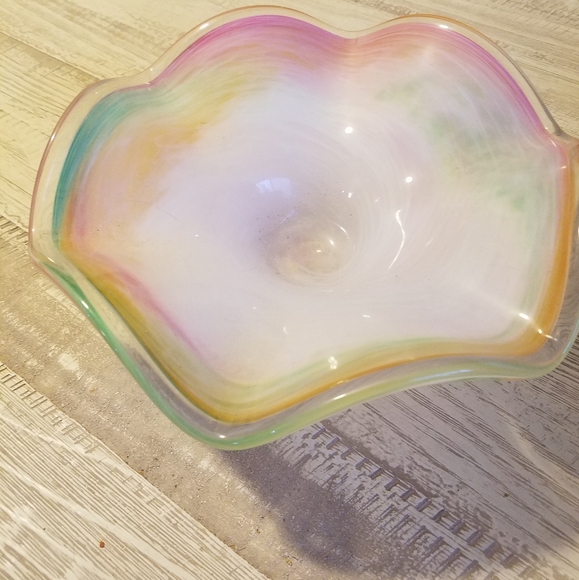 Hand Blown Beautiful vintage glass bowl - Picture 3 of 5